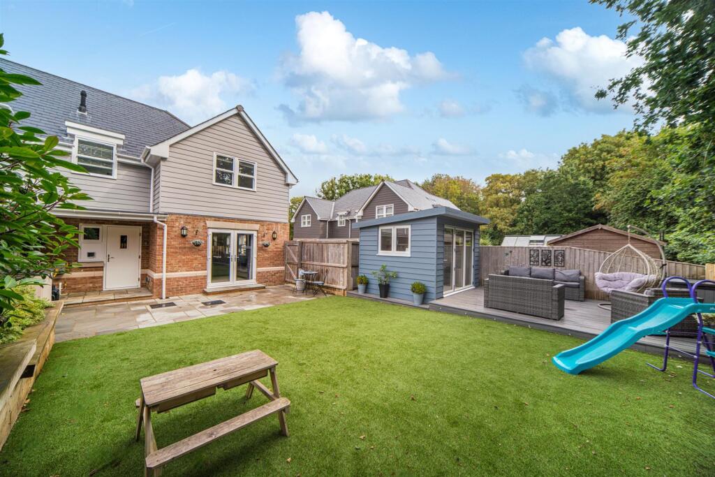 House in Portsmouth - View 3