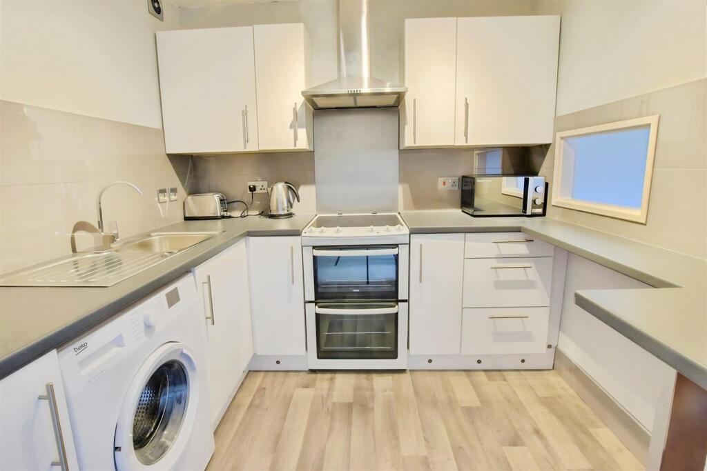 Apartment in Watford, Hertfordshire - View 5