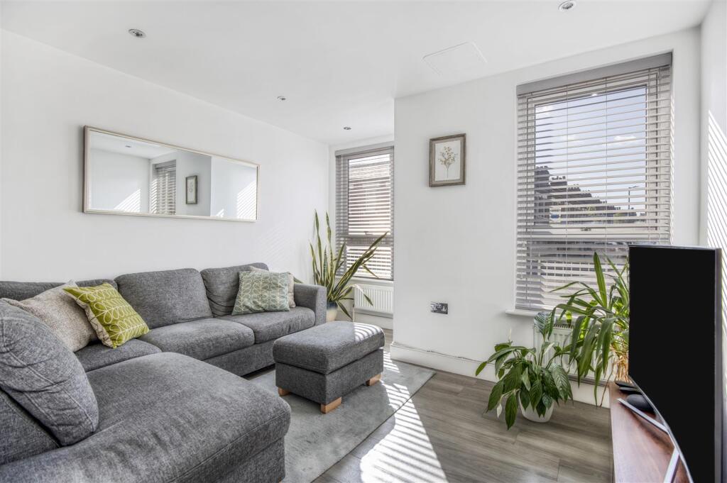 Main image of property: Kilburn Lane, Kensal Rise W10