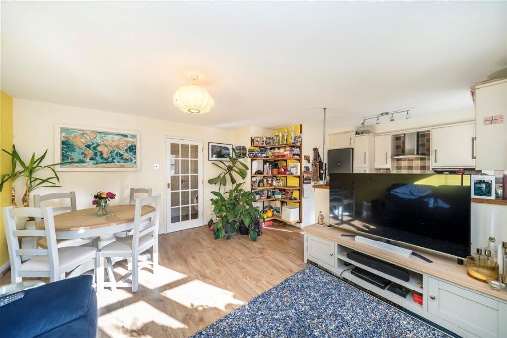 2-bed flat on Glaisher Street, Deptford, £450,000