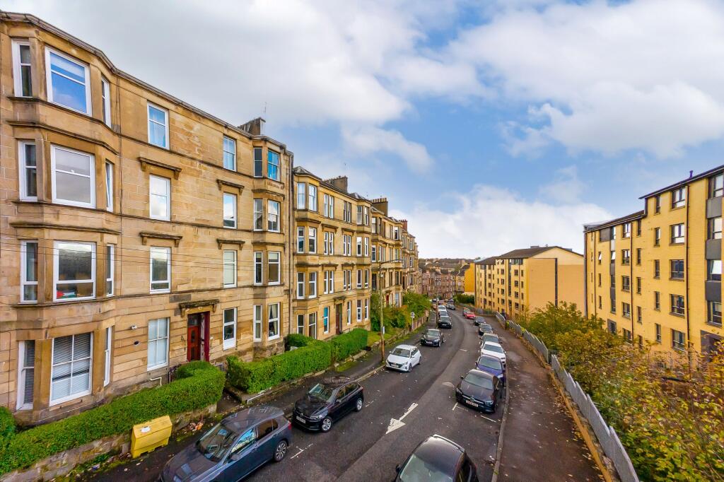 2-bed flat on Oban Drive, North Kelvinside, Glasgow, £169,000