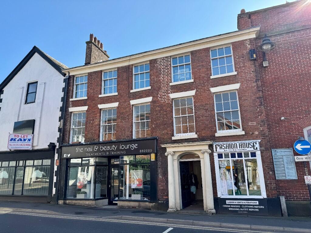 2-bed apartment on Market Place, Poulton-Le-Fylde, Lancashire, FY6, £100,000