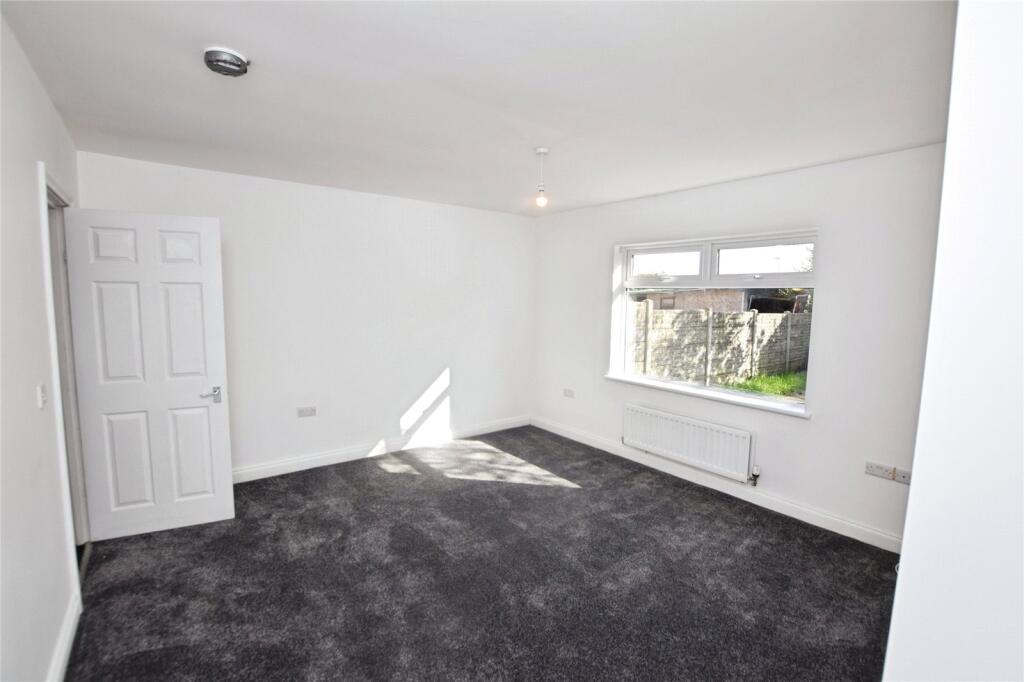 Acre Crescent, Leeds, West Yorkshire, LS10 photo 2