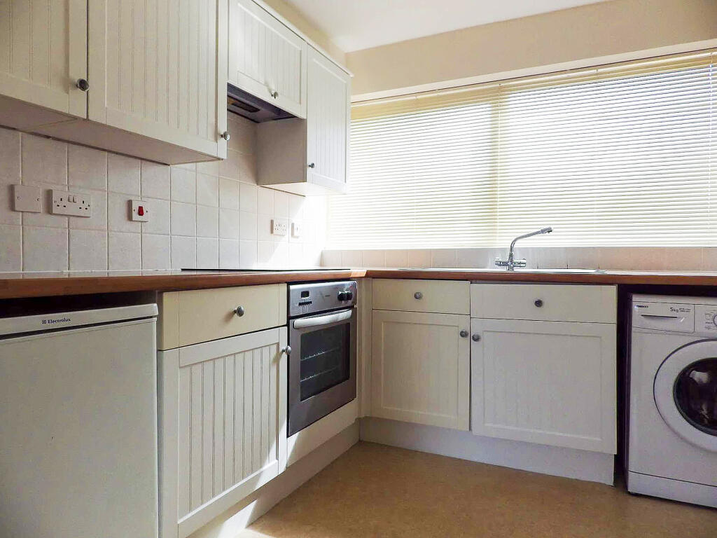 Colwell Drive, Witney, Oxfordshire photo 4