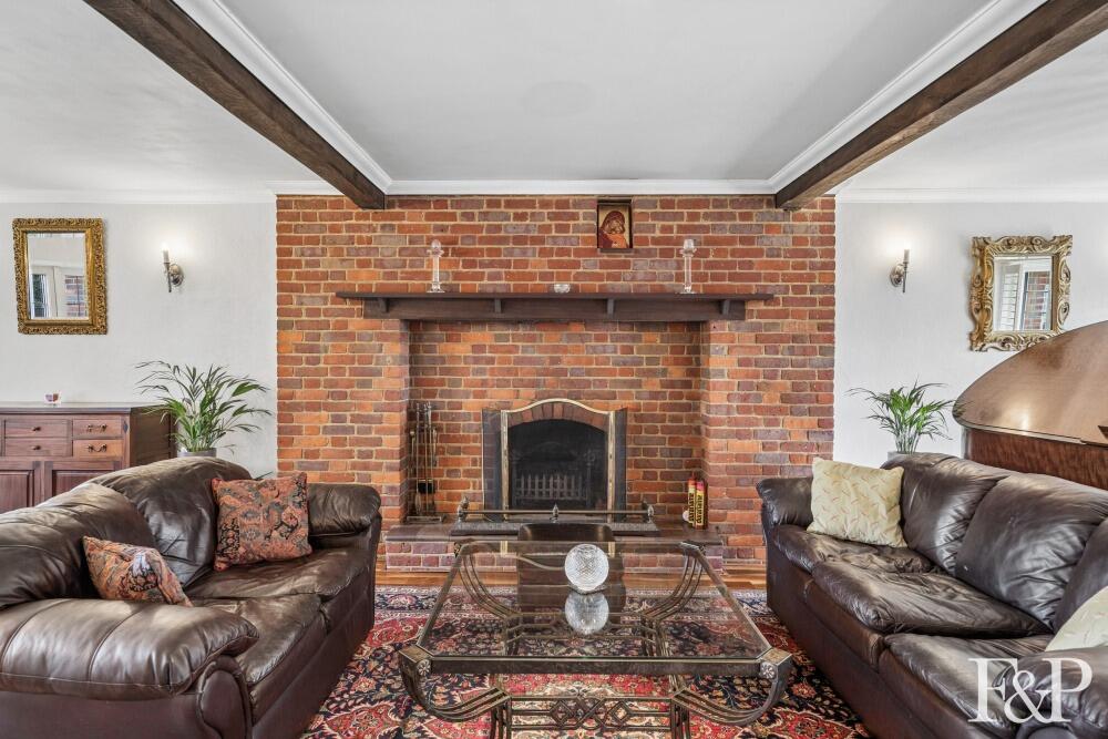 House in Slough, Chalfont St Peter - More