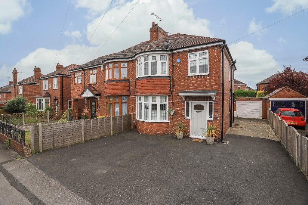 3-bed semi-detached on Hartley Park View, Pontefract, West Yorkshire, WF8, £280,000