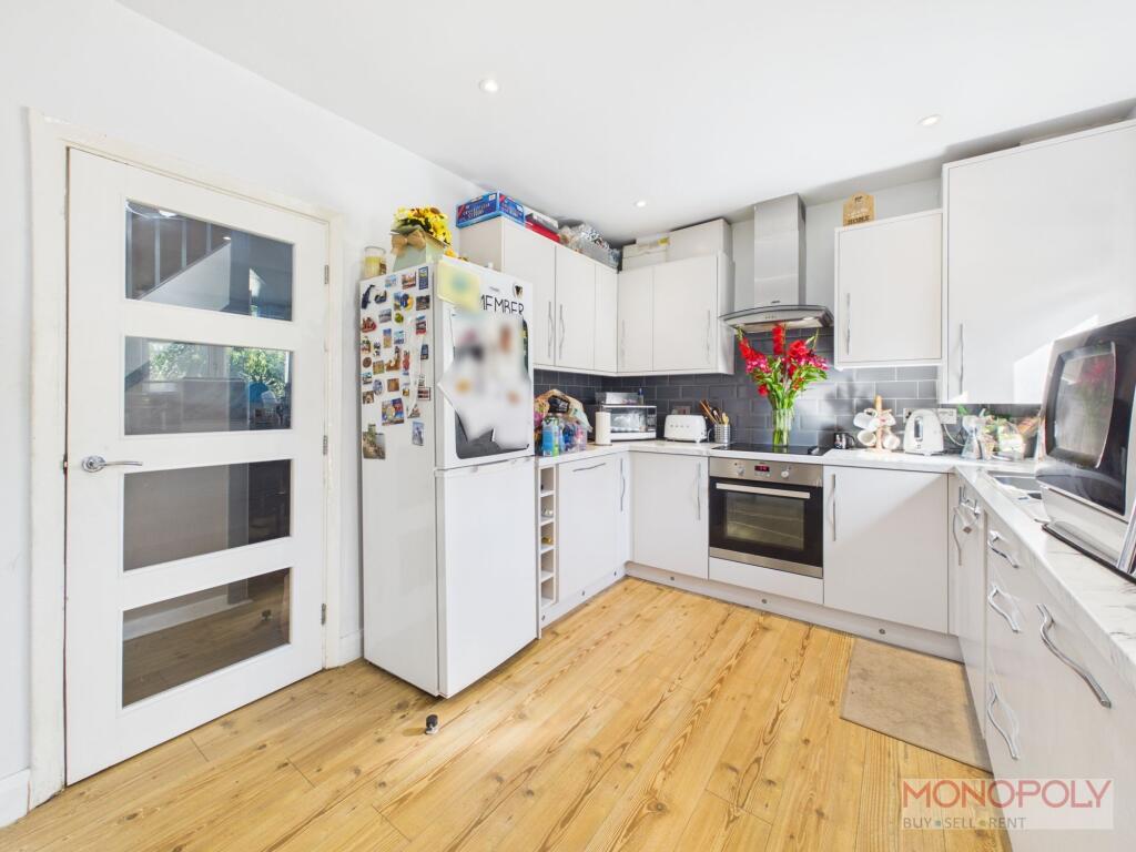 House in Llay - View 5