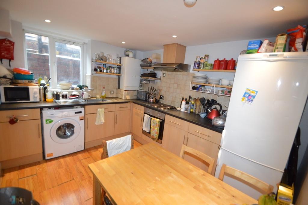6 bedroom terraced house for rent