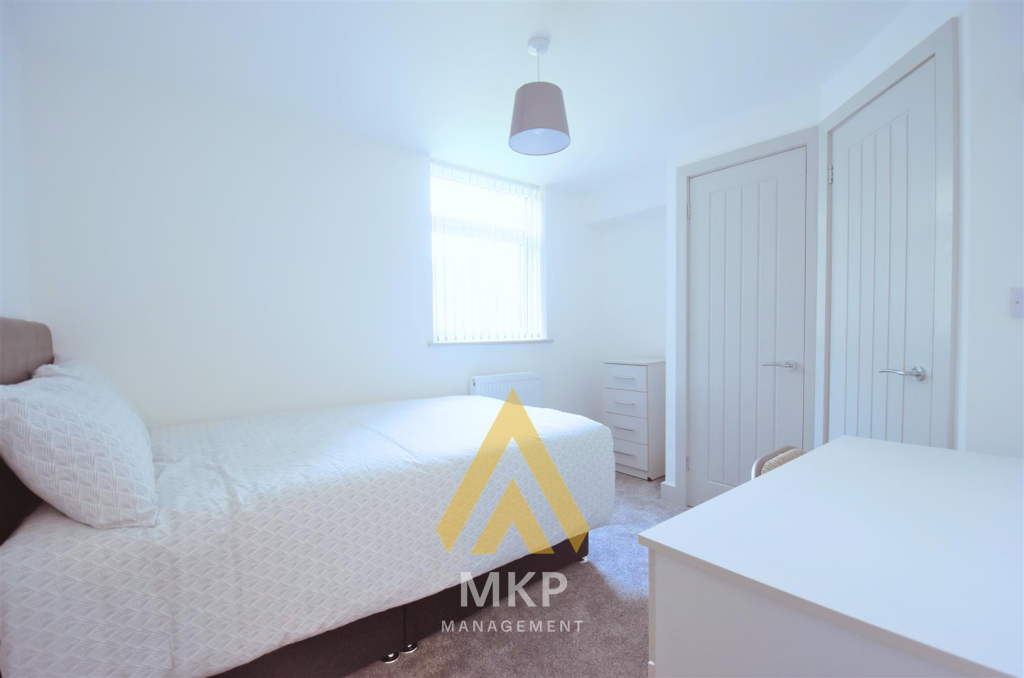 6 bedroom terraced house for rent