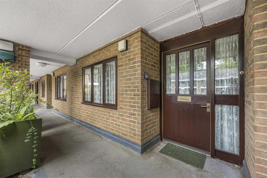 Emmbrook Court, Reading - View 2