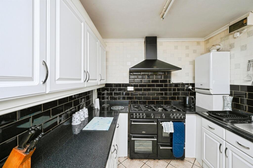 House in Bolsover, Pinxton - More