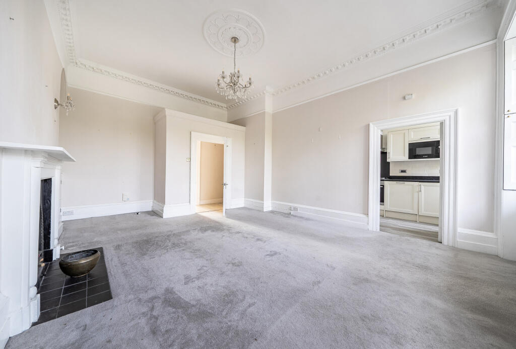 Apartment in Bath, Kingsmead - View 3