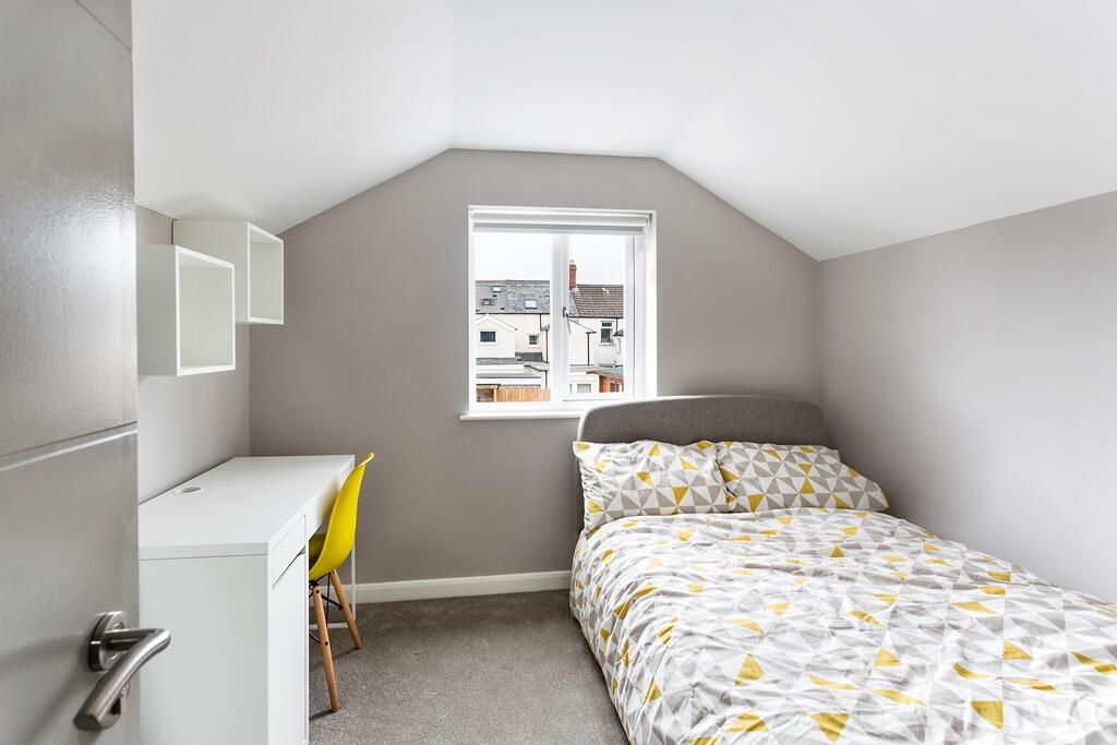 House in Cardiff, Maindy, Cathays - More