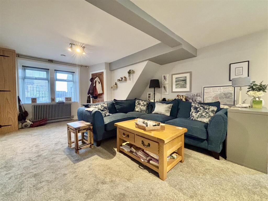 Ambler Thorn, Queensbury, Bradford – pohled 4