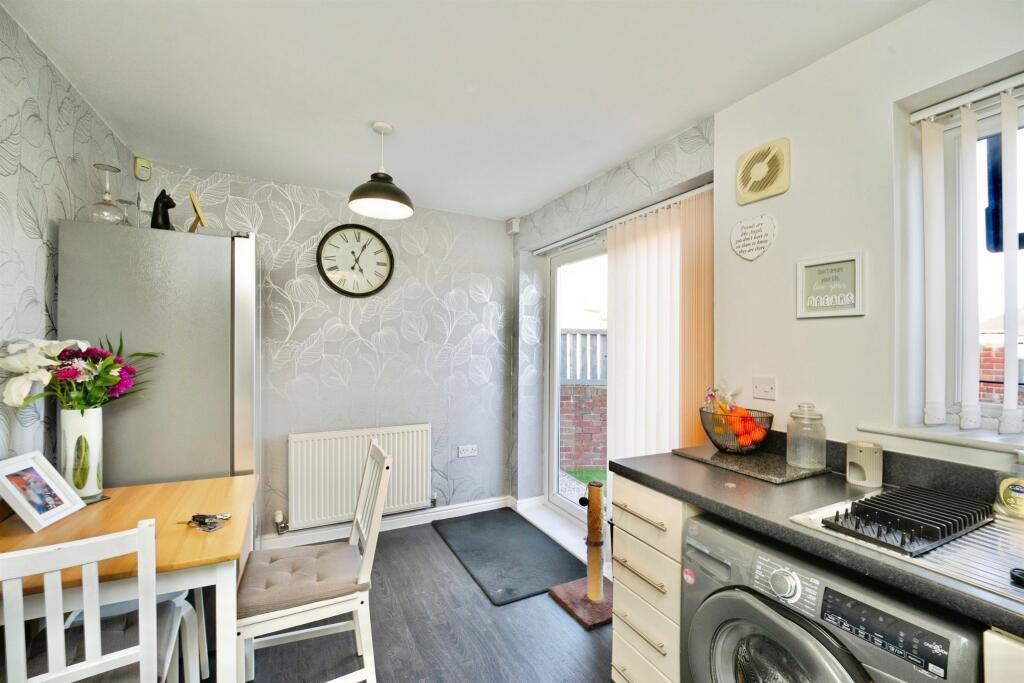 Royds Hall Drive, BRADFORD photo 5