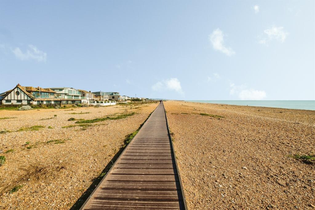 East Meadway, Shoreham-By-Sea photo 3