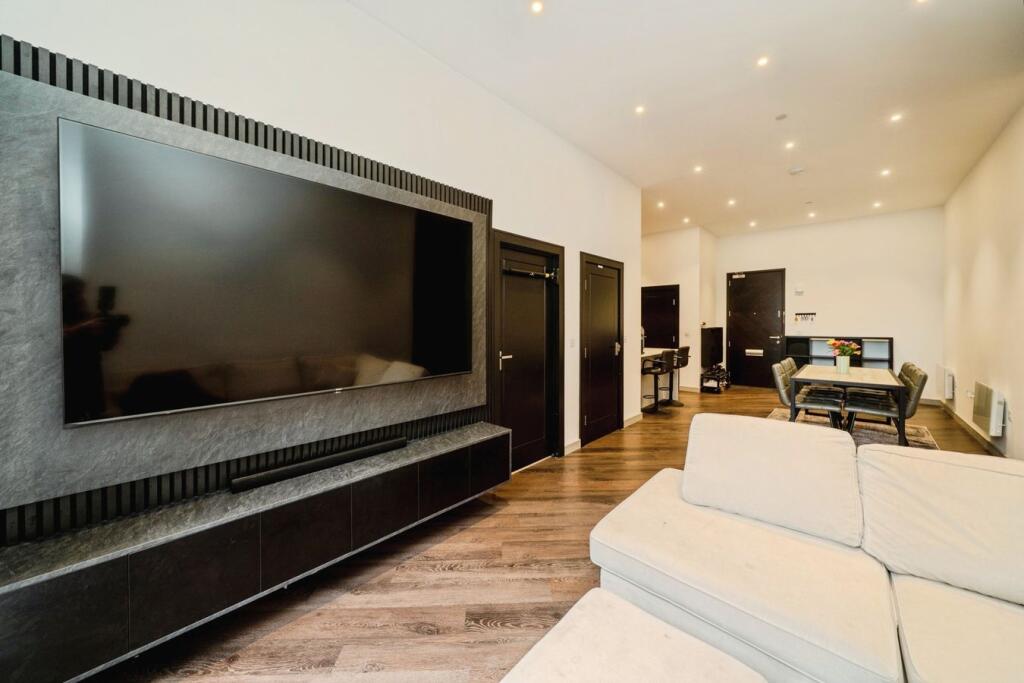 Apartment in Spelthorne, Surrey - View 5