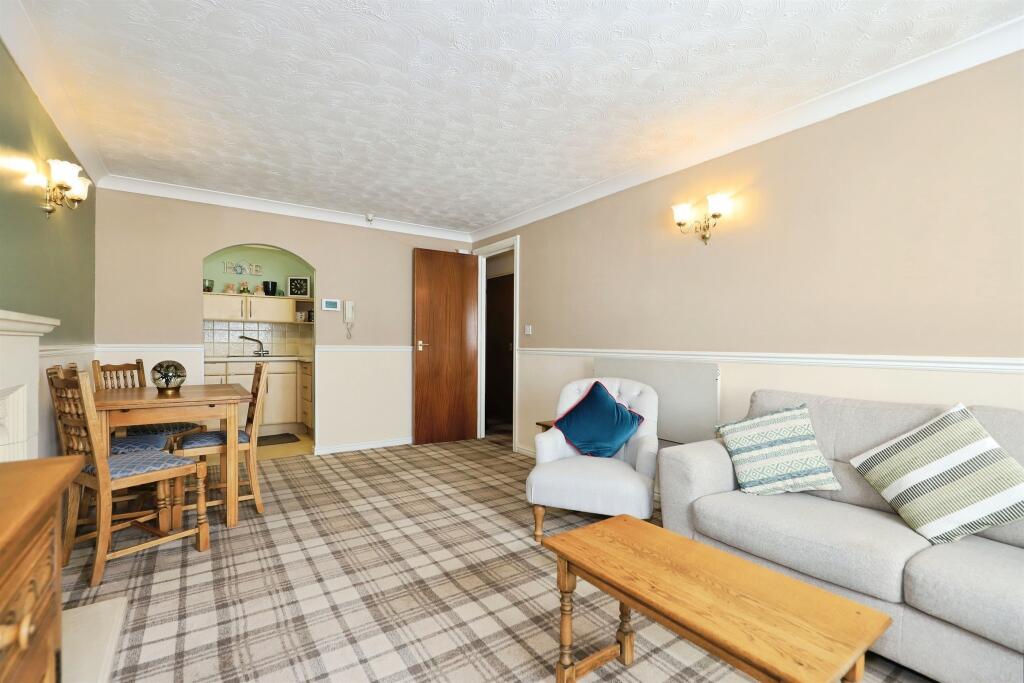 Apartment in Wolverhampton, West Midlands - More