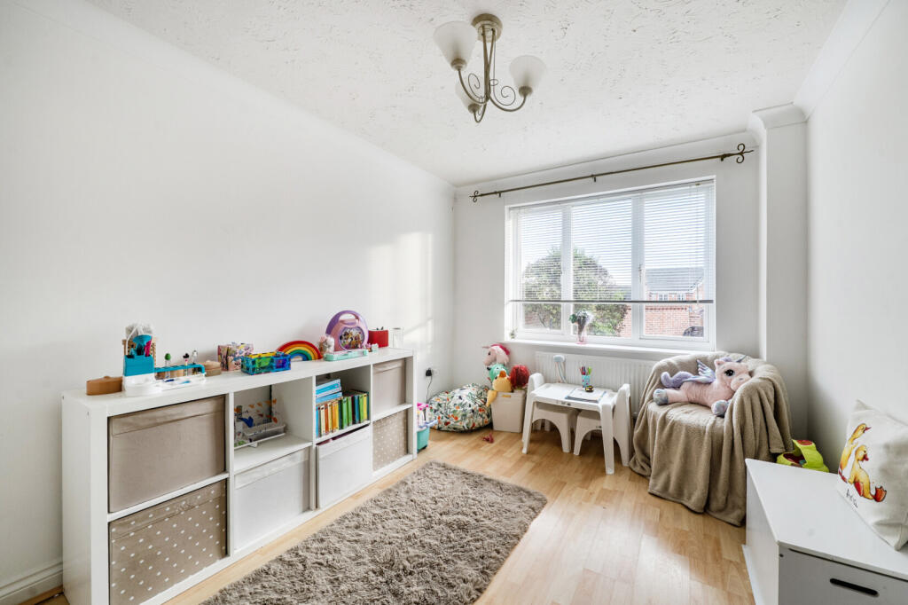 House in Thatcham, Colthrop - More