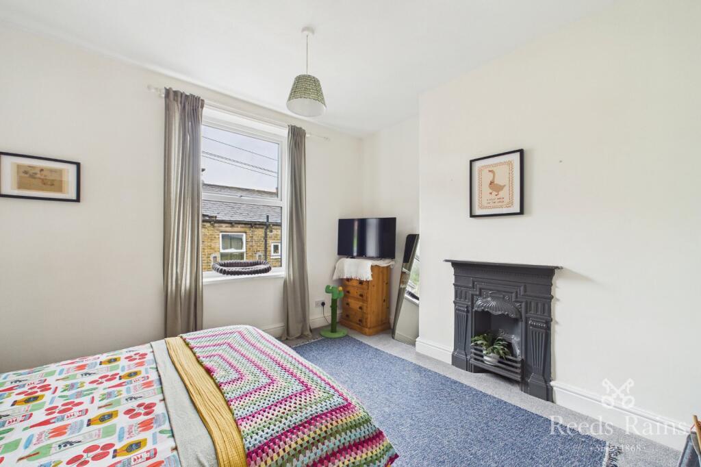 House in Calderdale, Wadsworth - More