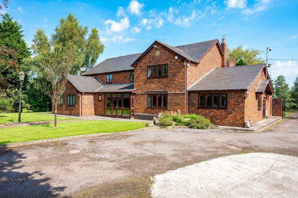 House in Bolton - View 4