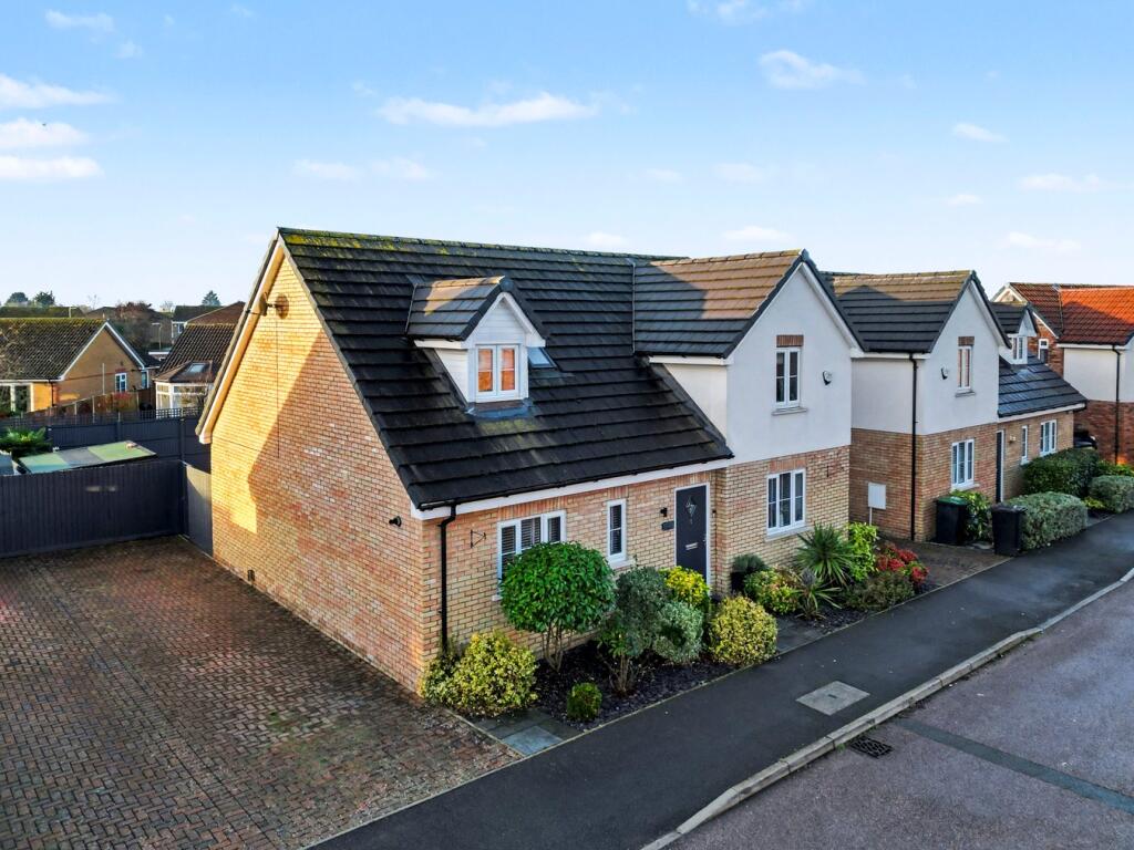 Main image of property: Maple Gardens, Stotfold, Hitchin, SG5