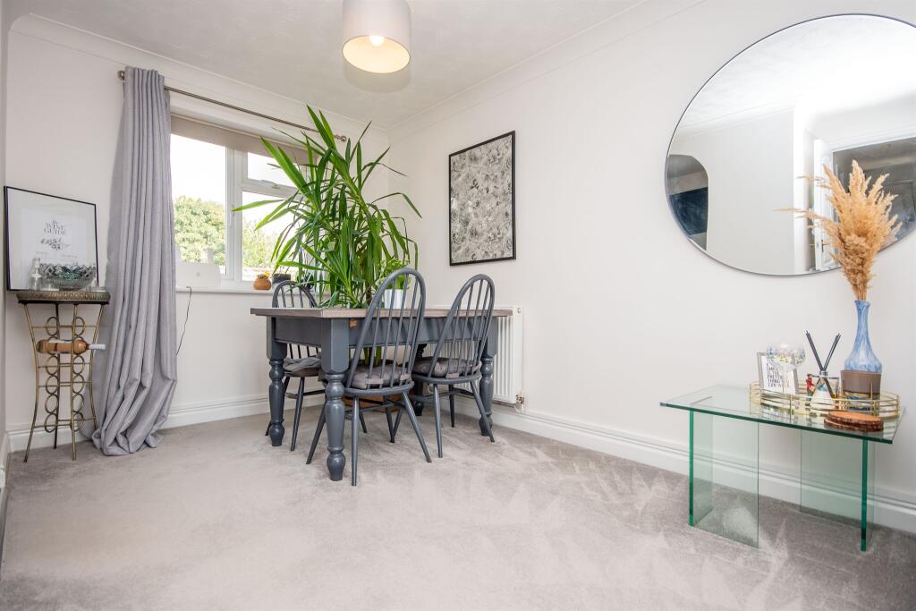 Apartment in Rothwell, North Northamptonshire - More