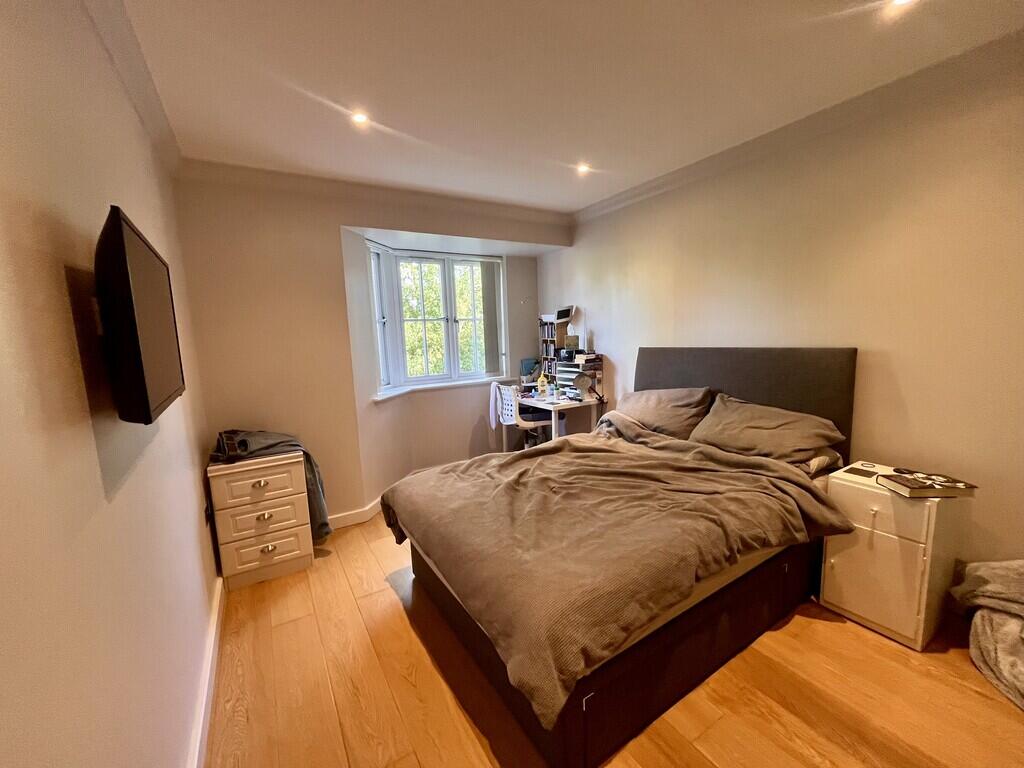 Apartment in Newbury, West Berkshire - View 4