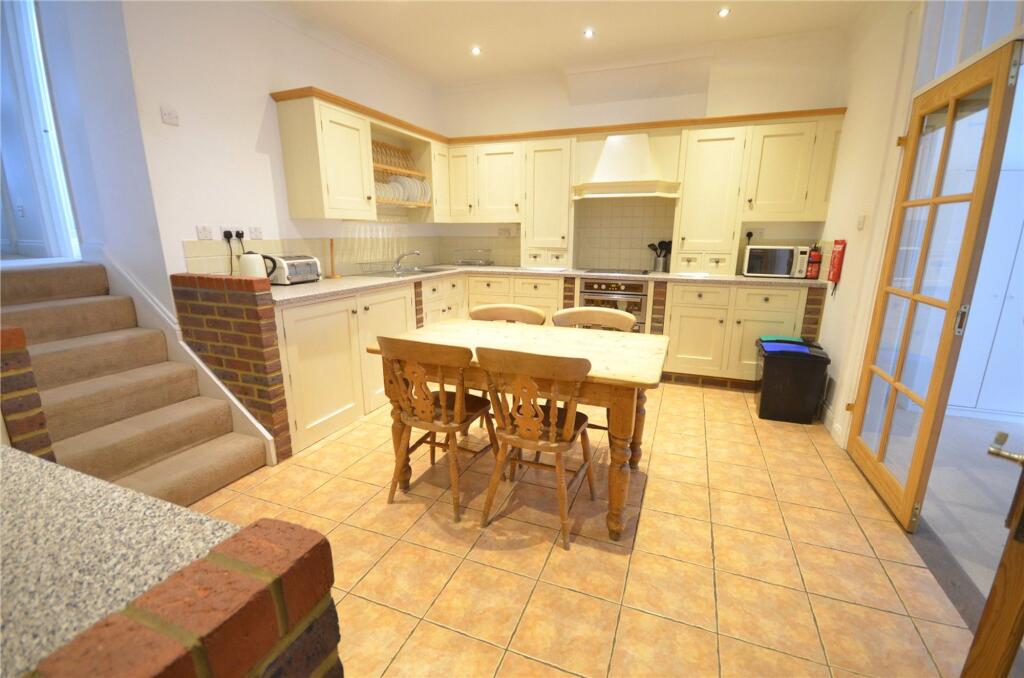Apartment in Waverley, Farnham - View 2
