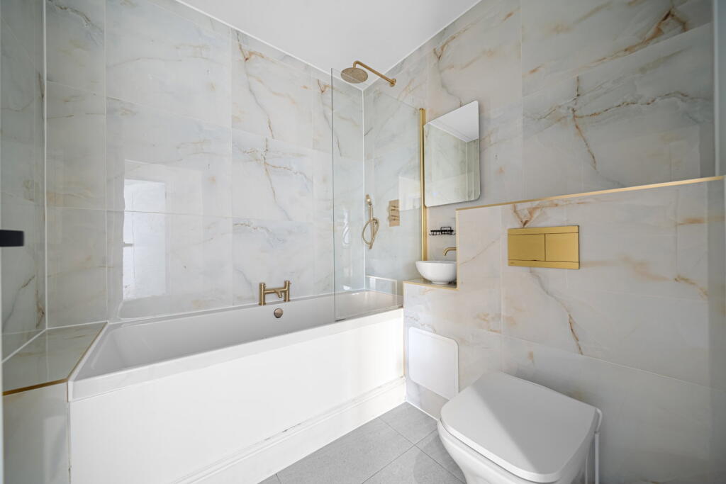 Apartment in Croydon - More