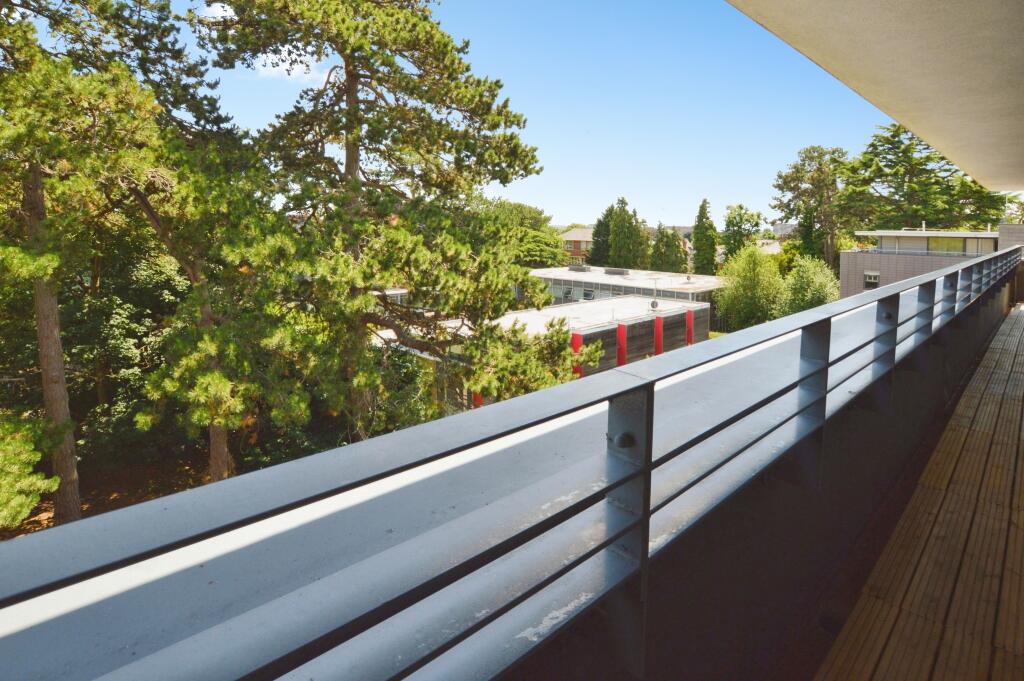 Apartment in St Albans - More