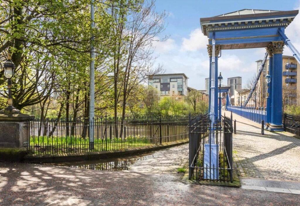 Main image of property: Waterside Place, Glasgow, Glasgow City, G5
