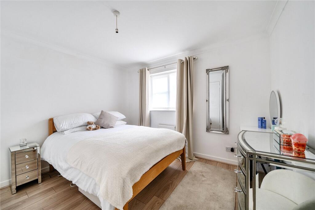 Apartment in London - View 5