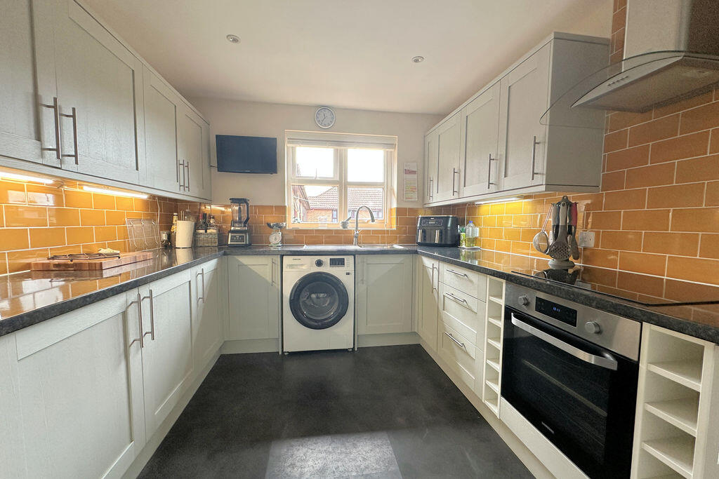 Apartment in Fareham, Hampshire - More