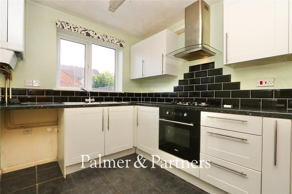 House in Ipswich, Pinebrook, Pinewood - View 4