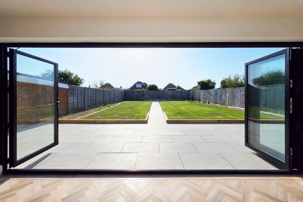 Shirley Close, Rustington, BN16 photo 5