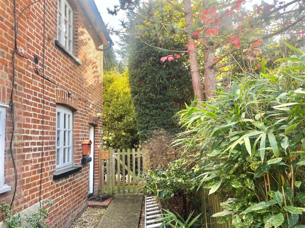 Main image of property: Hillview Cottage, Chorlewood Bottom, Rickmansworth