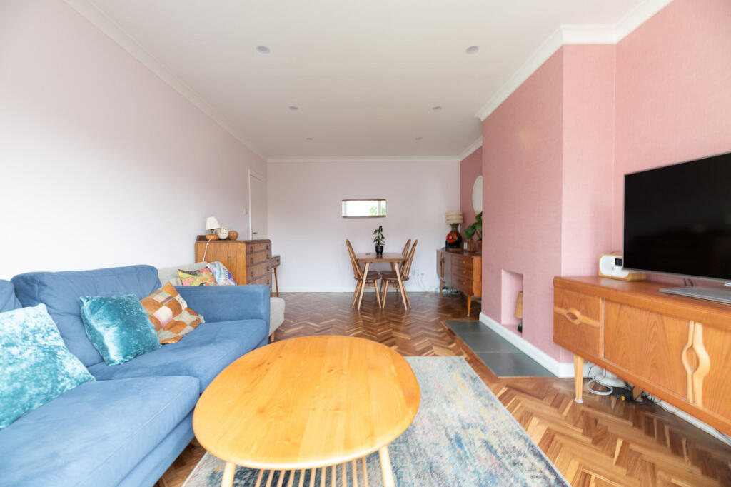 House in Southend-on-Sea, Leigh-on-Sea - More