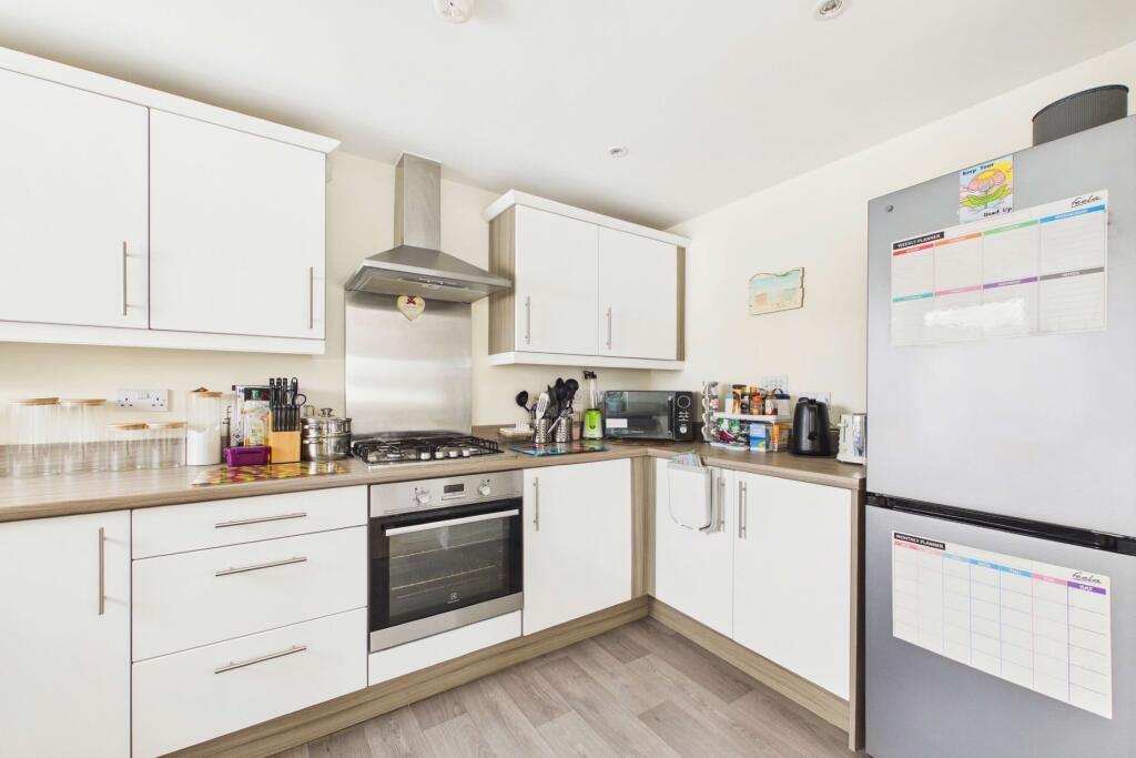 Apartment in Torquay, Torbay - More