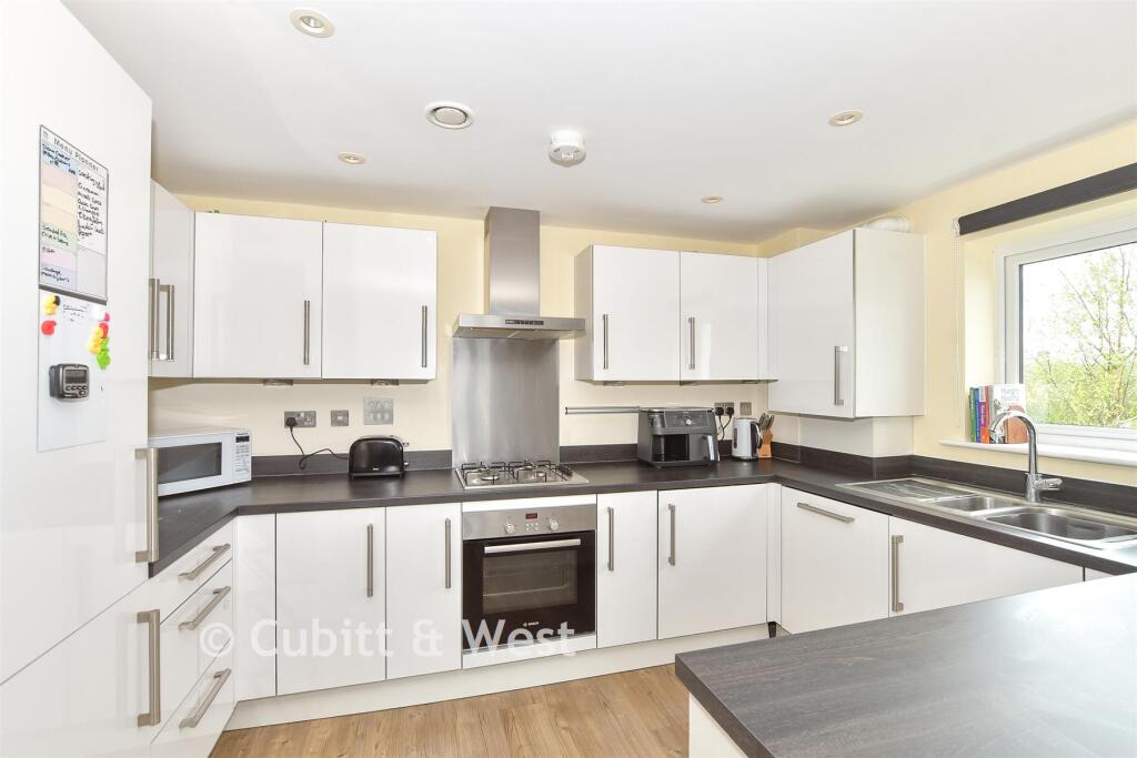 Kilnwood Close, Faygate, Horsham, West Sussex photo 2