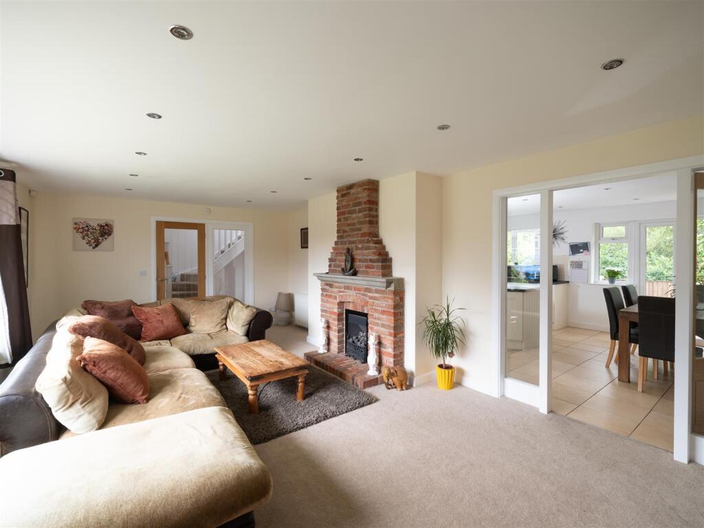 House in Huddersfield - View 5