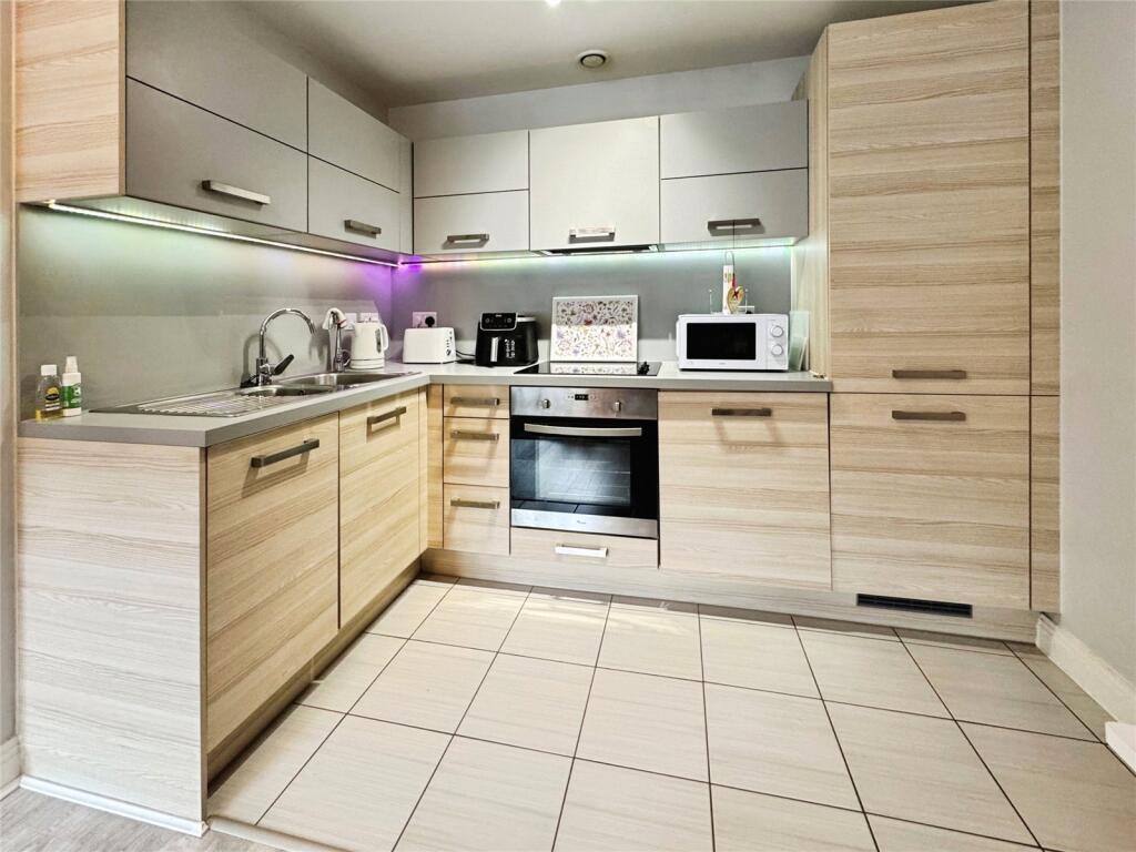 Ashville Way, Wokingham, Berkshire photo 4