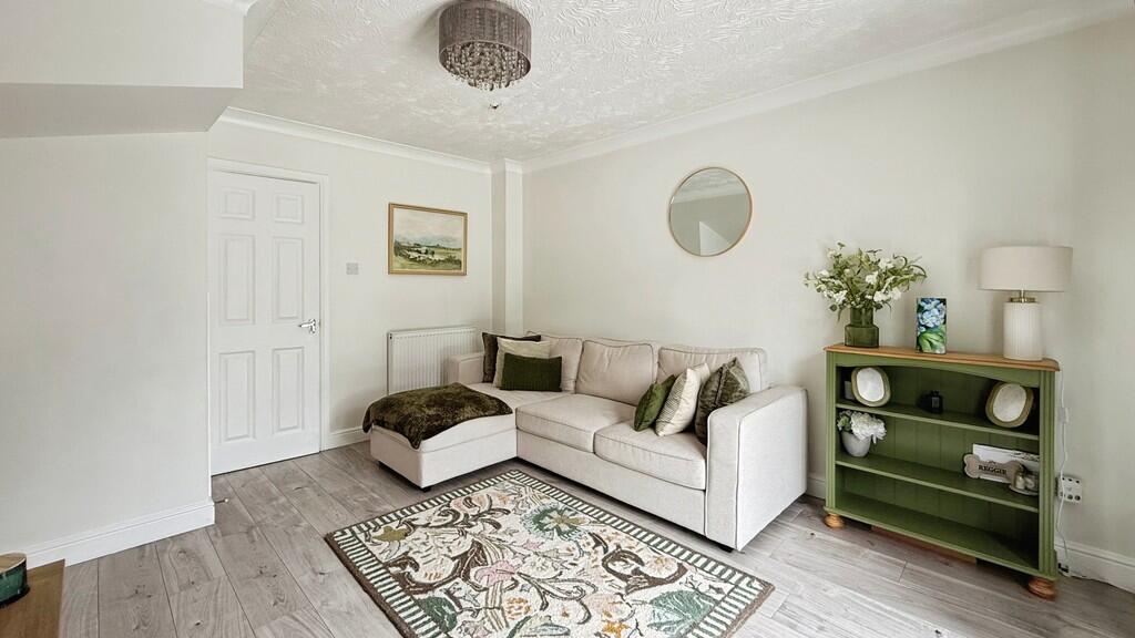 Cleveland Way, Westbury photo 4