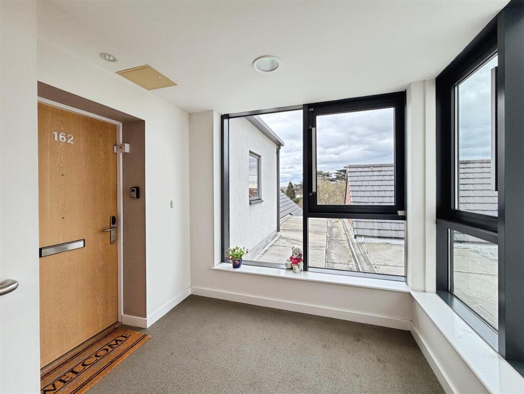 Apartment in Warwick, Myton Park - View 2