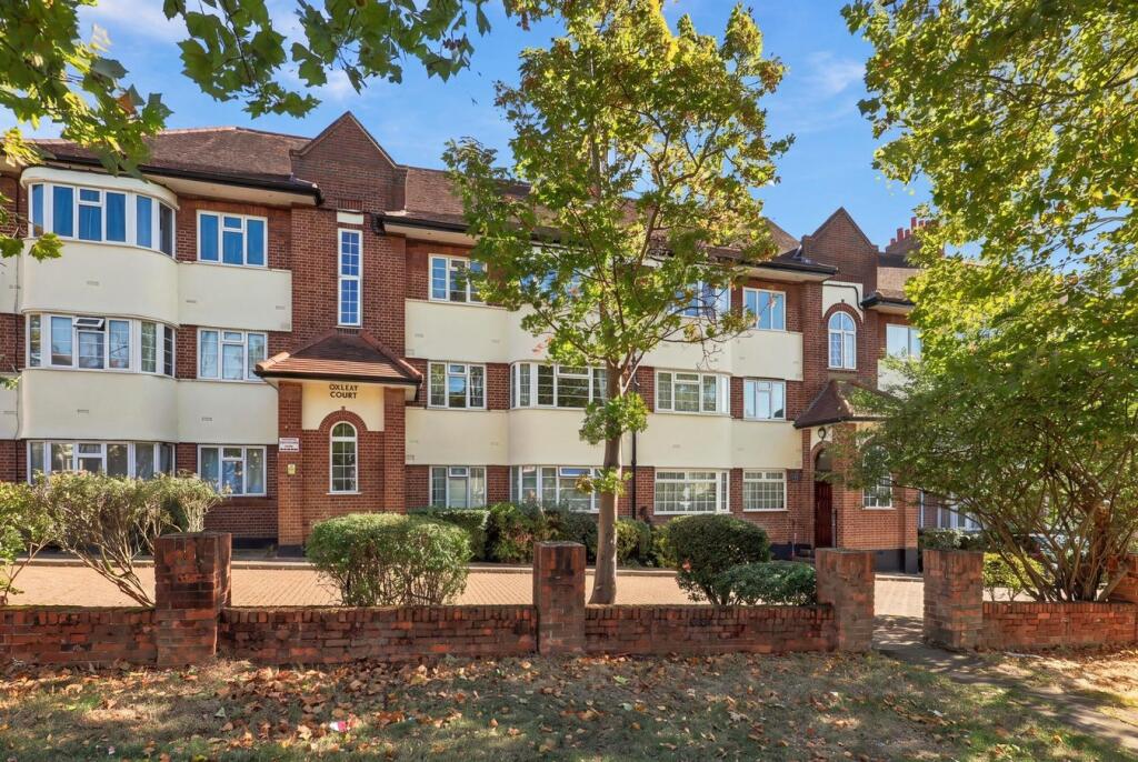 2-bed flat on Oxleay Court, Alexandra Avenue, Harrow, HA2, £325,000