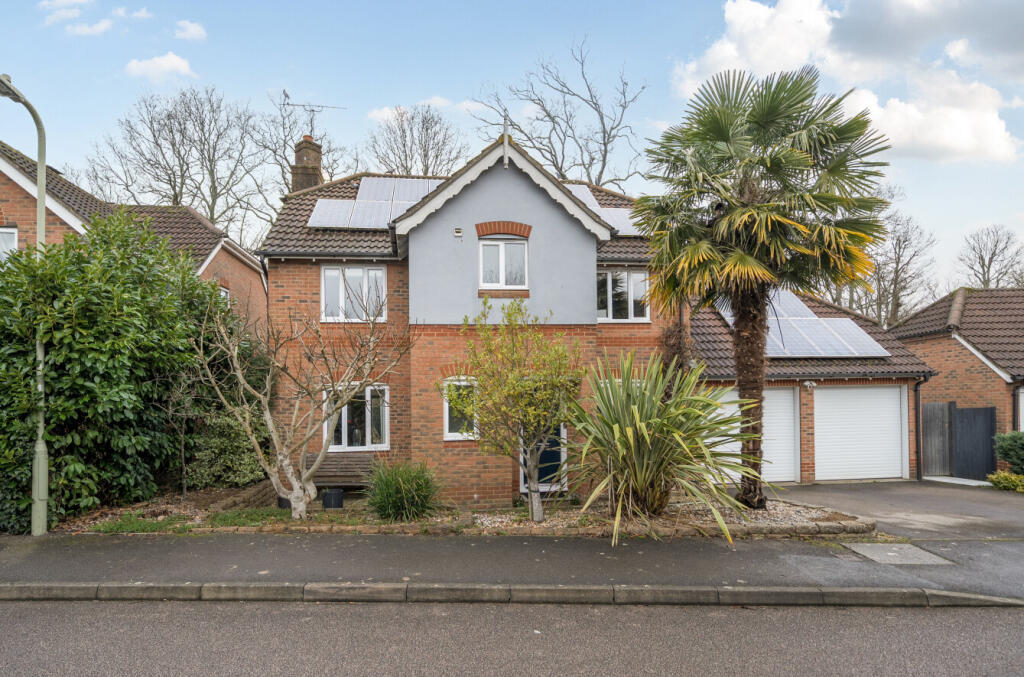 Main image of property: Clere Gardens, Chineham, Basingstoke