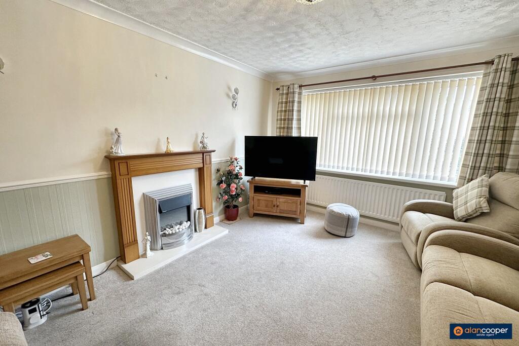 Harcourt Gardens, Nuneaton, CV11 5UR photo 2