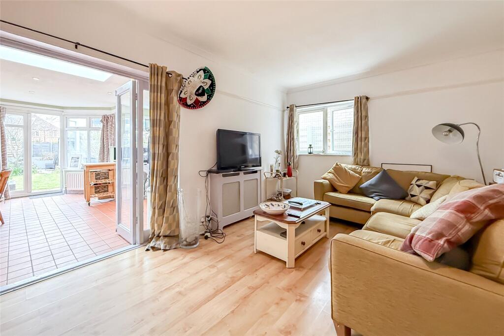 Additional image 3 of Wynchlands Crescent, St. Albans, Hertfordshire, AL4