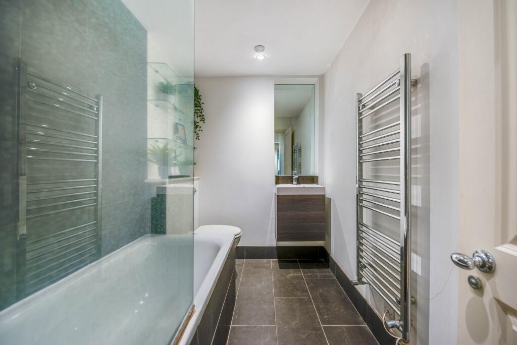 Apartment in London - More