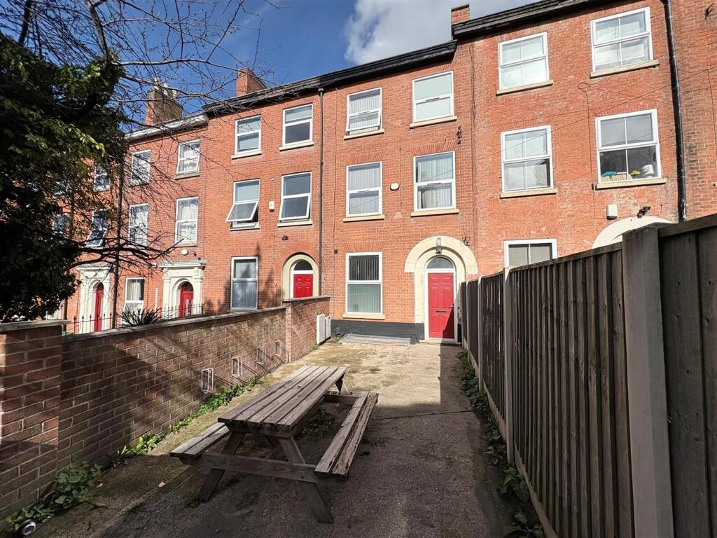 Main image of property: Wellington Square, Nottingham